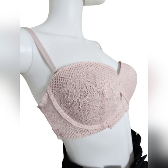 Jessica Simpson bra - Picture 10 of 13